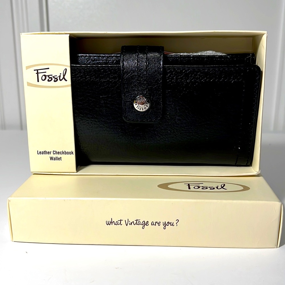 ⭐️NEW⭐️Fossil Black Leather - Womens 7” Wallet